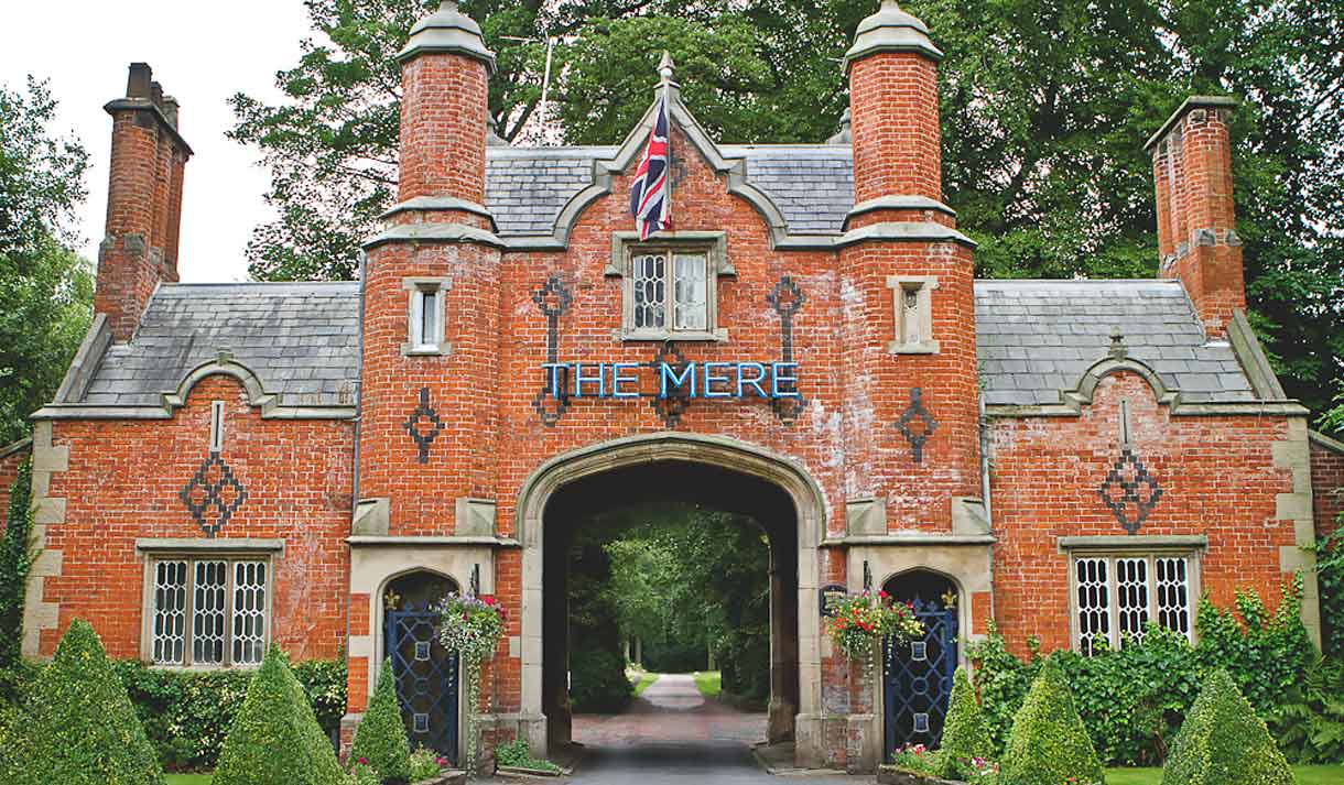 Entrance to The Mere